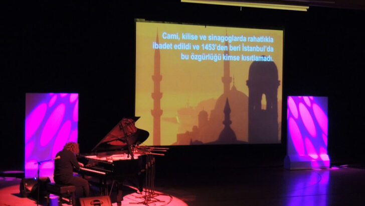 “Müziğimin Temelinde Felsefe Yatar”