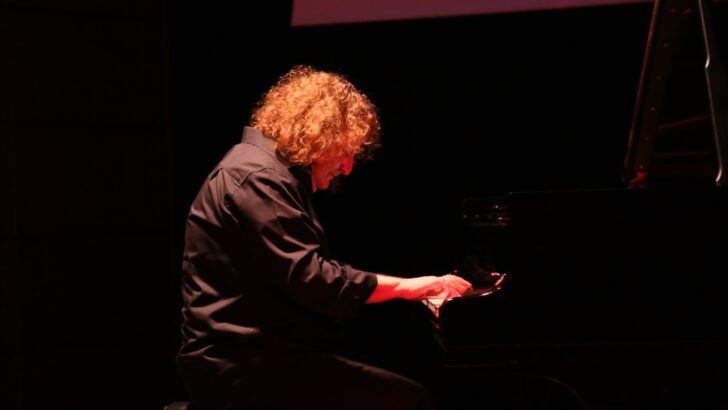 PİYANİSTİN ELİ VE DUYGUYU SESE DÖNÜŞTÜRMEK…